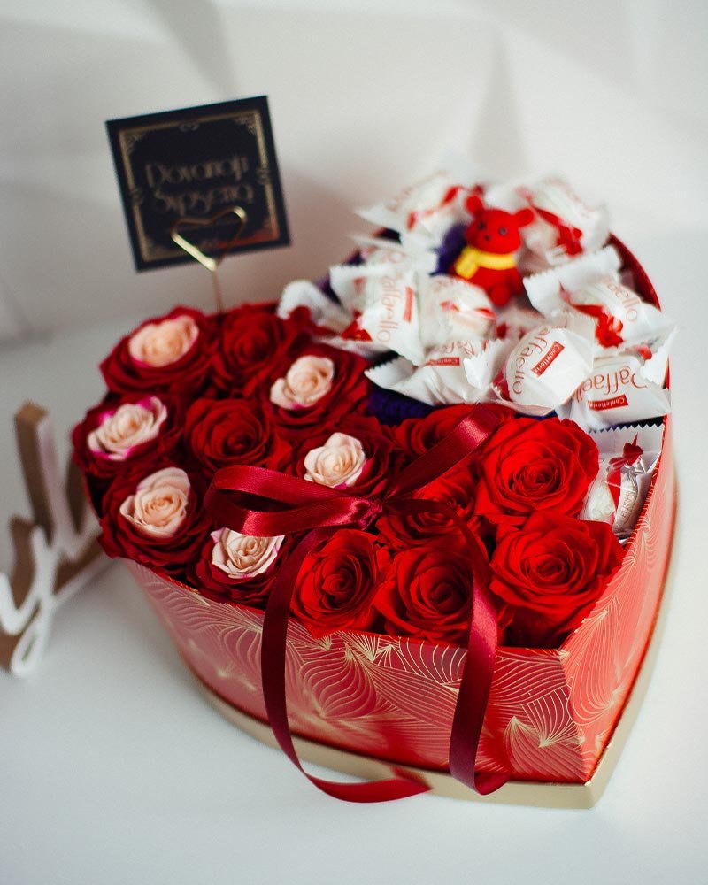 stabilizuotos rožės su saldainiais